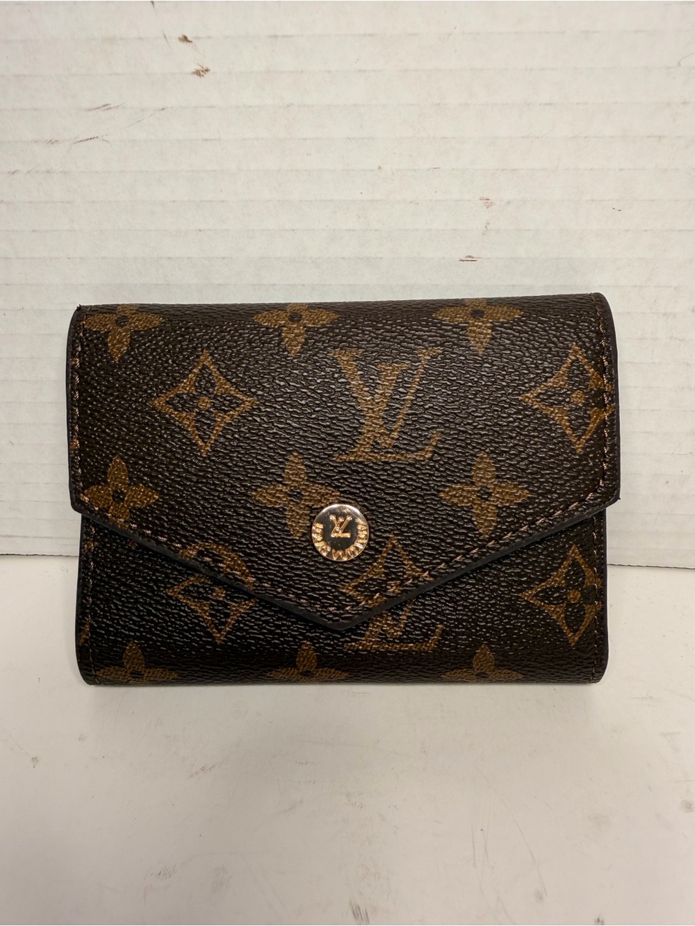Louis Vuitton Monogram
Victorine Tri-Fold Wallet
Brown